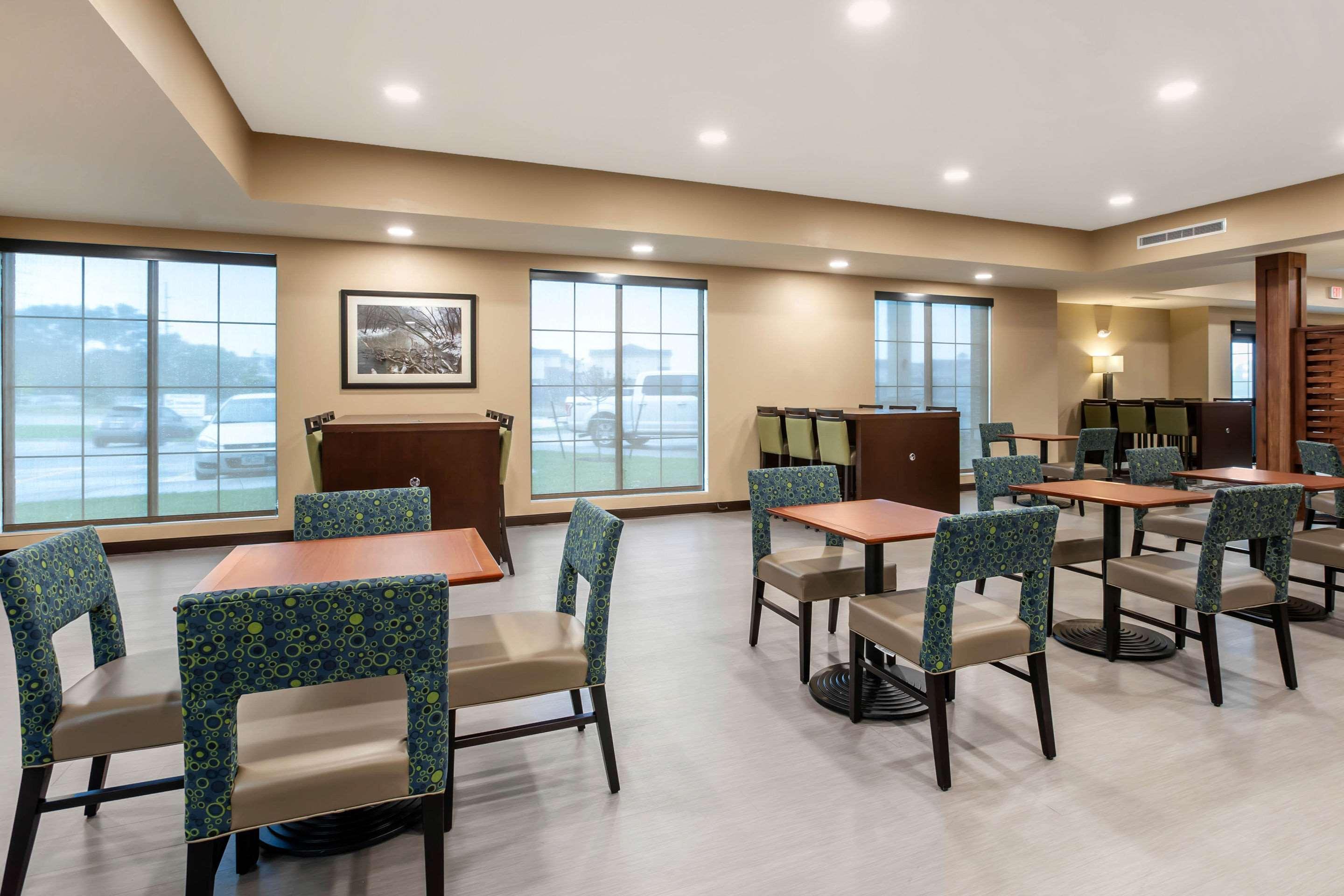 Comfort Inn & Suites Ames Near Isu Campus Экстерьер фото